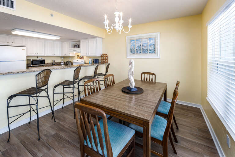 A multitude of places to eat, drink, and be merry! A multitude of places to eat, drink, and be merry!