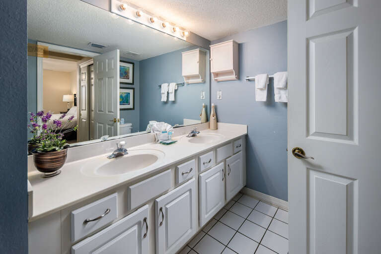Large double vanity with full length mirror and shower/tub combination. Large double vanity with full length mirror and shower/tub combination.