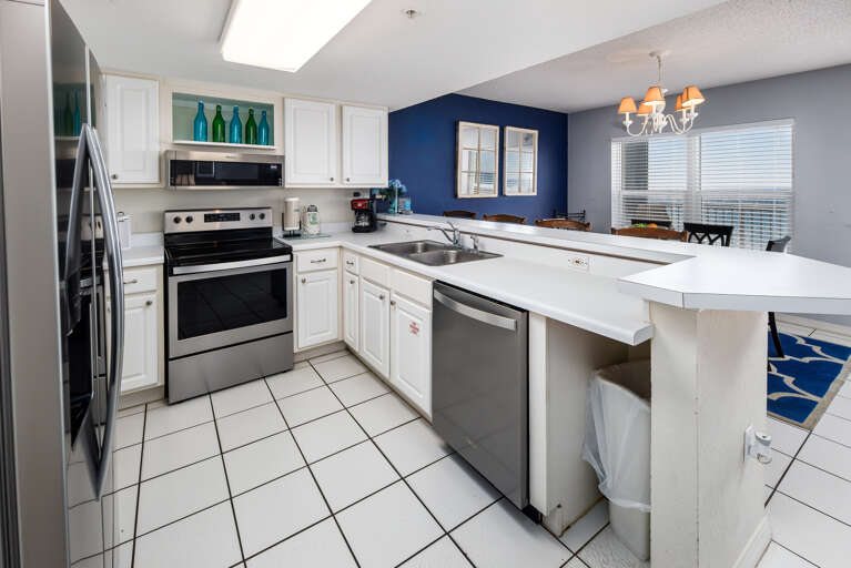 There is ample space to move around with ease in this elegant kitchen. All major appliances are
available for your use There is ample space to move around with ease in this elegant kitchen. All major appliances are
available for your use