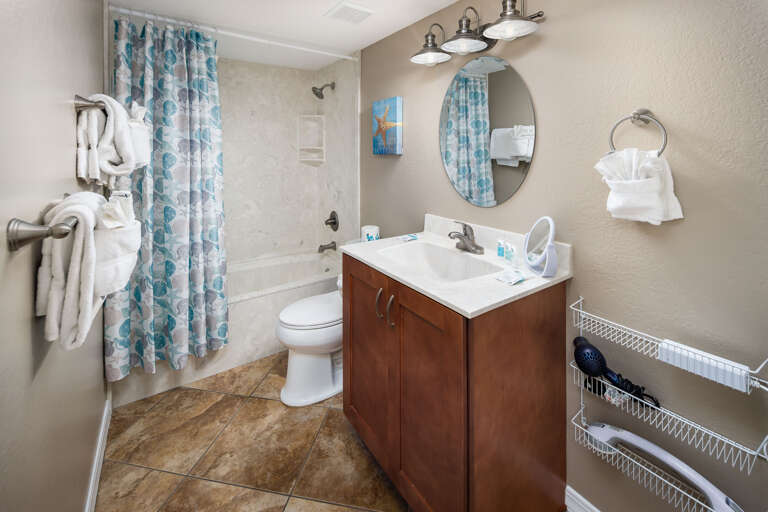 Spacious full bathroom to wash away your worries 