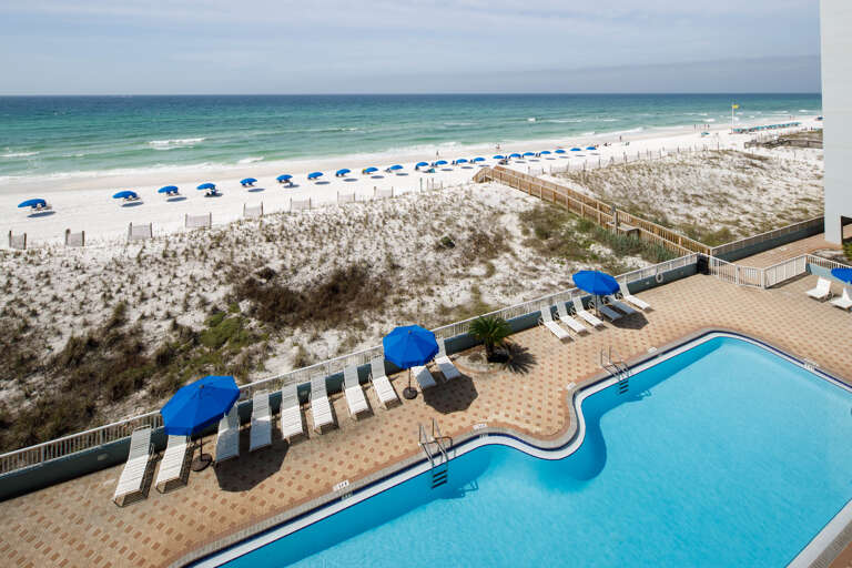 Views of the emerald waters and HUGE pool 