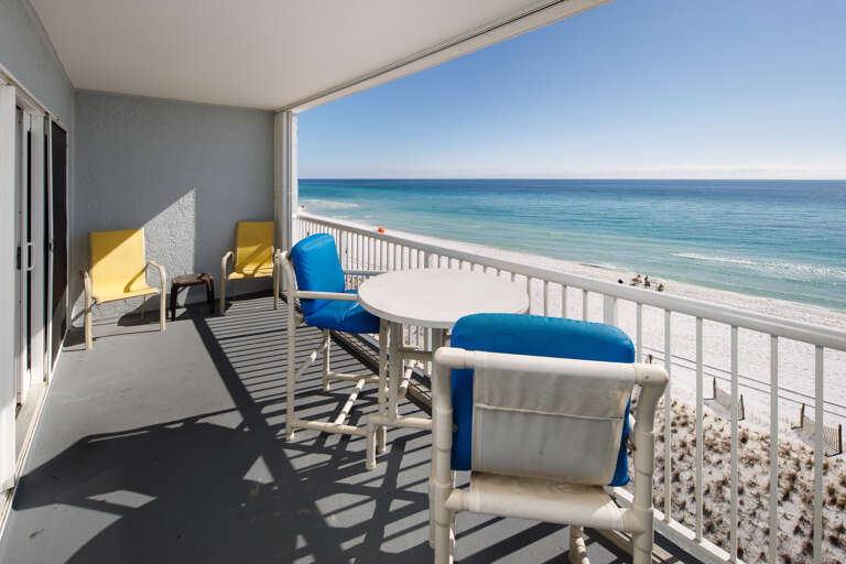 Bar Height PVC balcony furniture on the spacious private Gulf front terrace allows for optimal viewing of the beautiful Gulf. 