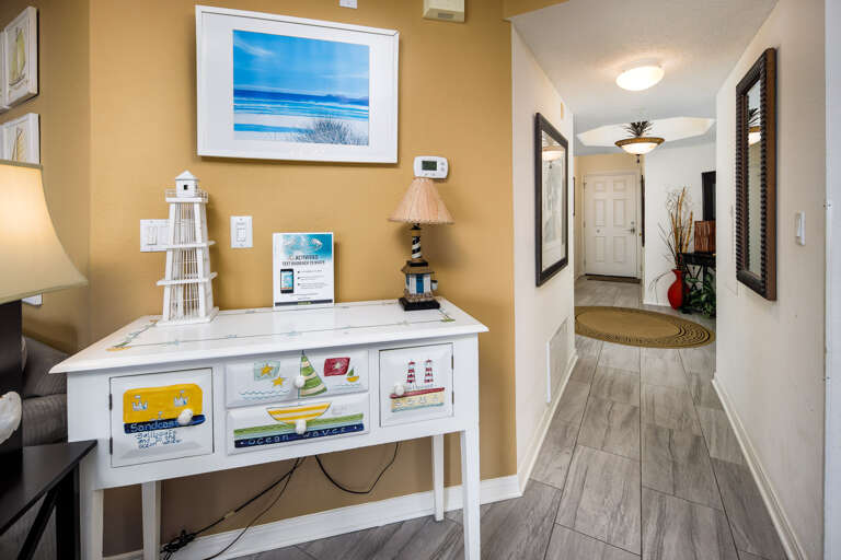 Cozy beach front condo with decor to match!