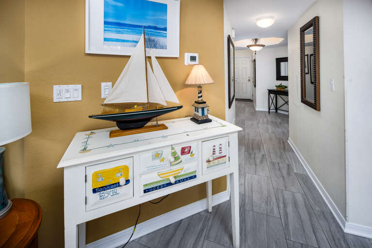 Cozy beach front condo with decor to match!