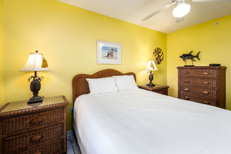 Lots of drawer space for all your beach essentials