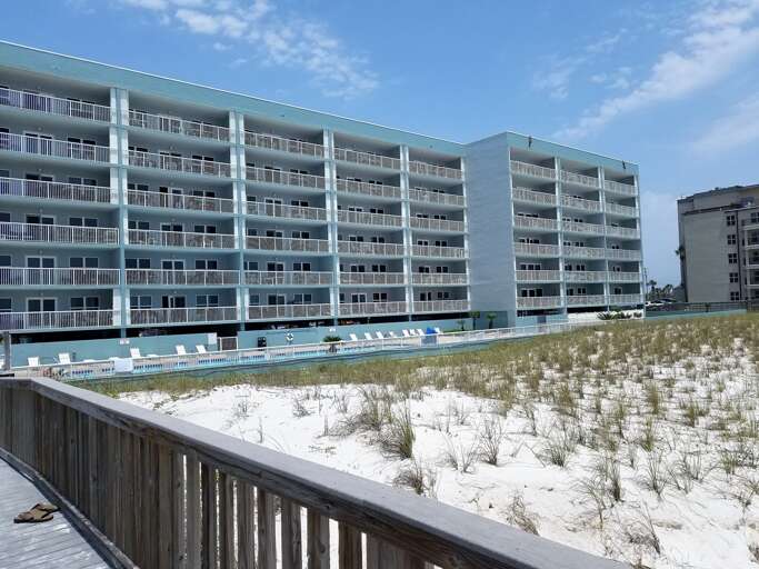The Islander Beach Resort is located on the Okaloosa Island just 7 miles from Destin. A small price to pay for paradise! Located directly on the Gulf of Mexico, the Islander Beach Resort offers your family a comfortable stay.