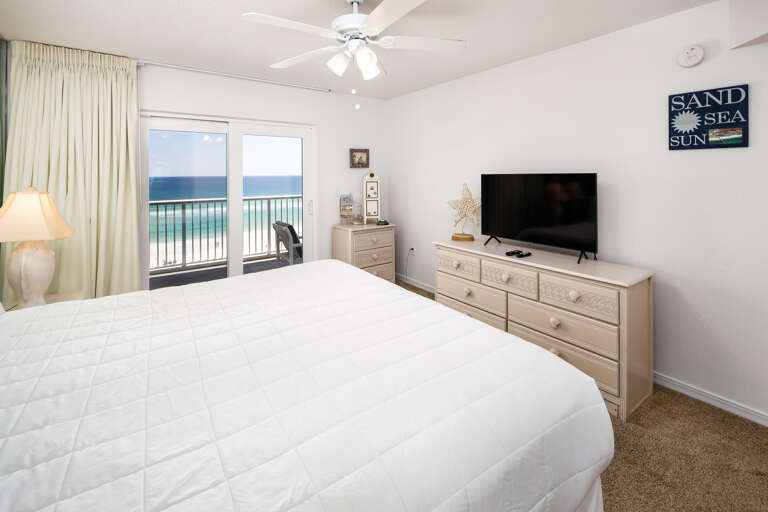 Flat screen TV and en suite bathroom to the side