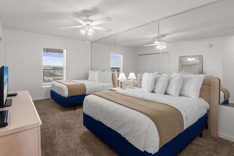 2 Full size beds.