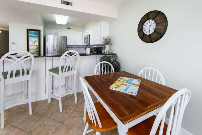 Dining table to seat 4