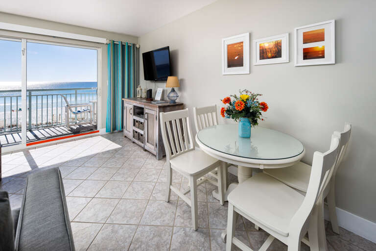 Enjoy your meal with a view!