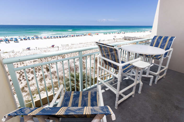 PI 309 has high-end BISTRO HEIGHT patio furniture!