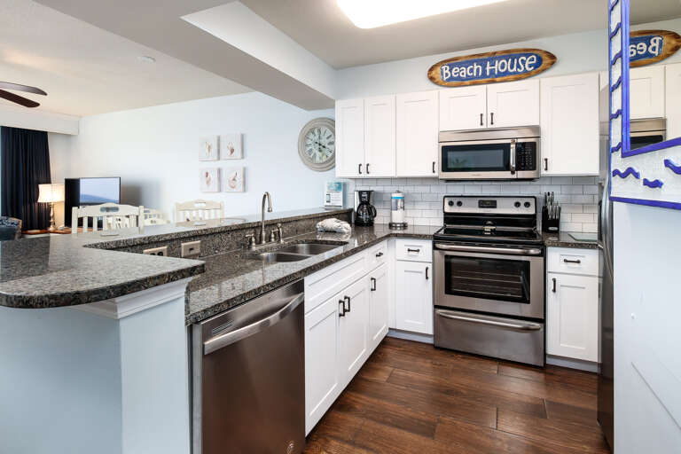 Granite, stainless steel appliances, filtered water & ice, and beautiful white cabinetry!