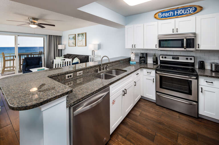 Granite, stainless steel appliances, filtered water & ice, and beautiful white cabinetry!