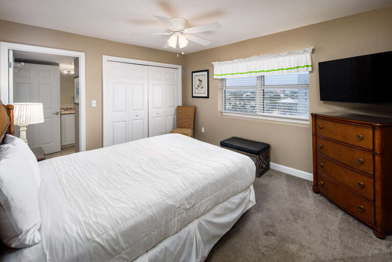 Flat screen TV for your entertainment!