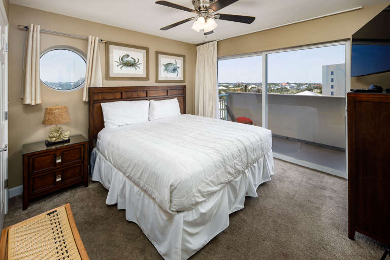 Relaxation is easy in Pelican Isle 401!