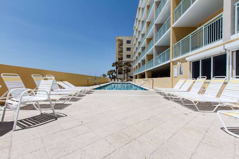 Great sized pool area for all our guests to enjoy this beachfront feature.
