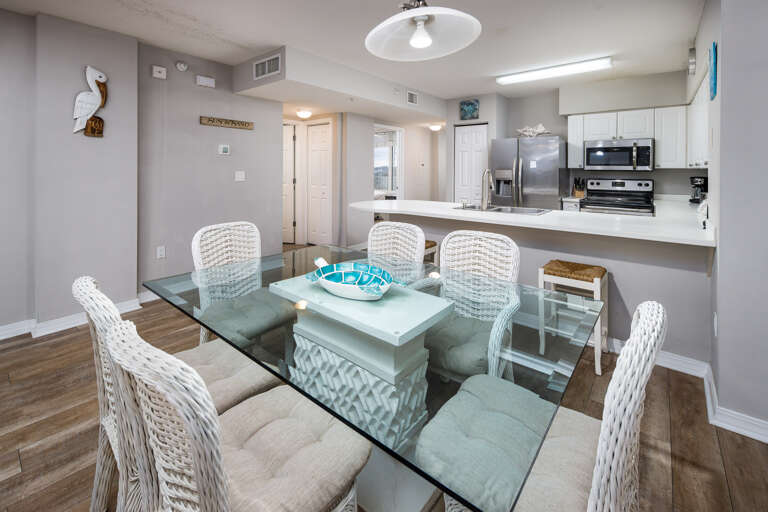Lovely open floorplan in IP 409 allows for dinner with a VIEW!