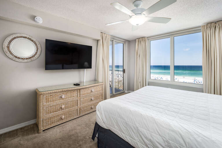 Amazing gulf view from the comforts of your king size bed. Flat screen tv