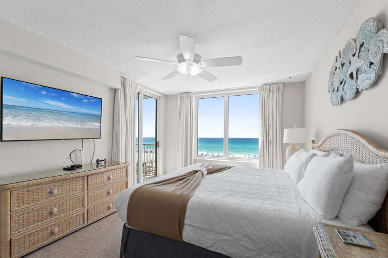 Amazing gulf view from the comforts of your king size bed. Flat screen tv