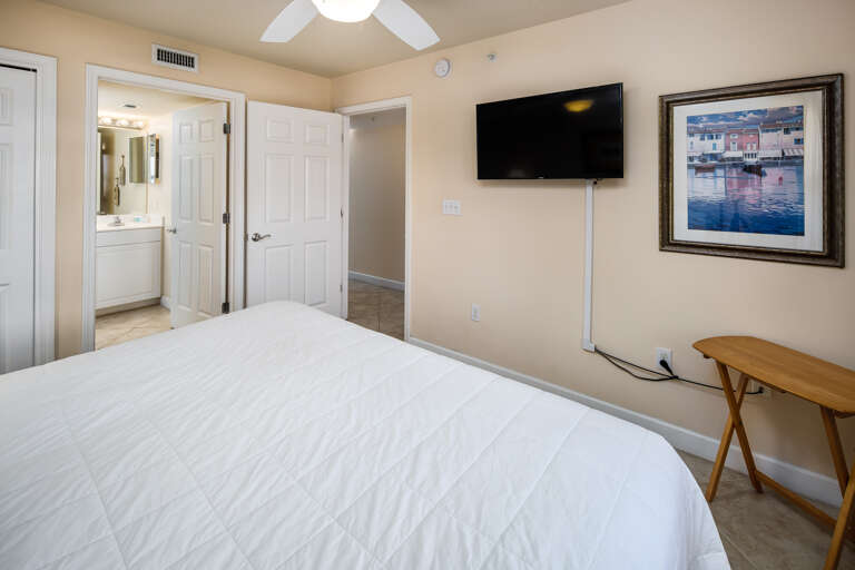 Flat screen TV in the bedroom and direct access to the bathroom for your convenience.
