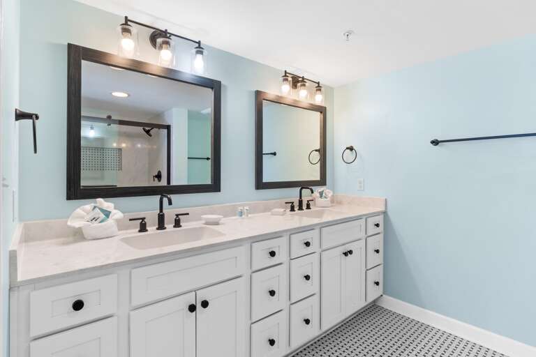 His and hers sinks and large vanity space for your convenience. 