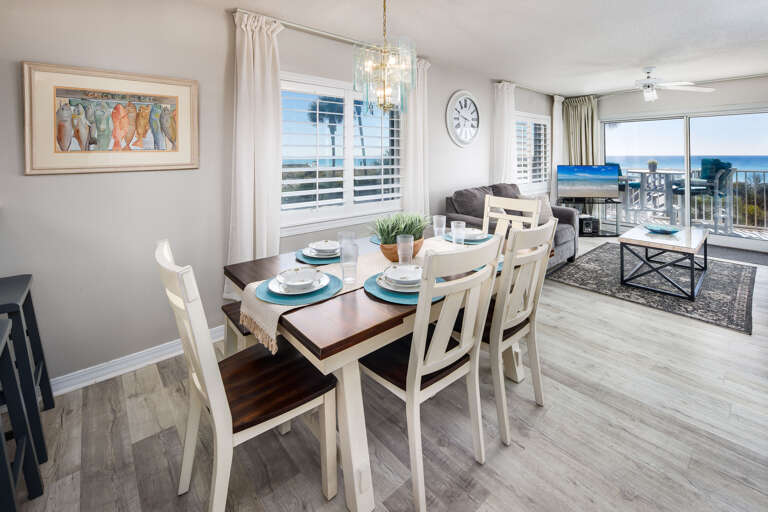 Enjoy your meal with a view!