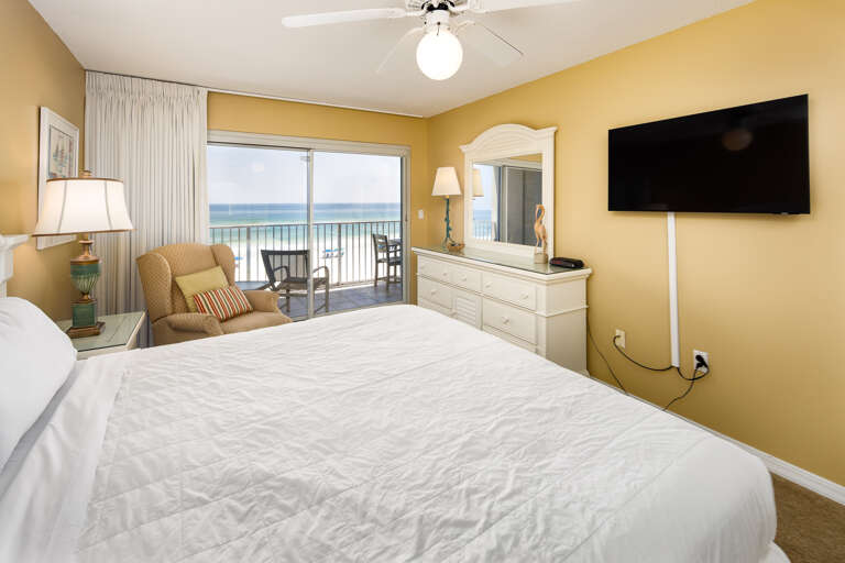 KING size bed and private balcony access