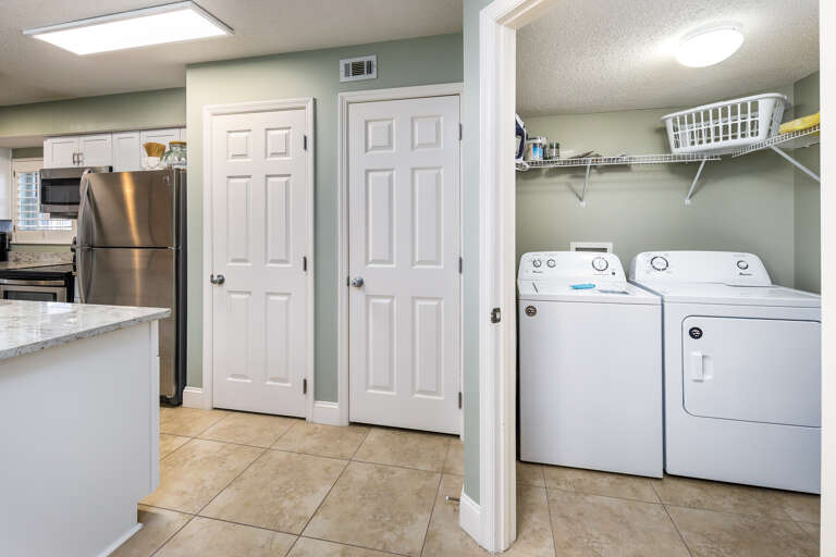 Full size in unit washer and dryer  Full size in unit washer and dryer