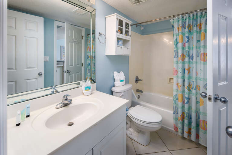 Features a shower/tub combo so the little ones are able to enjoy their bath time while on vacation. Features a shower/tub combo so the little ones are able to enjoy their bath time while on vacation.