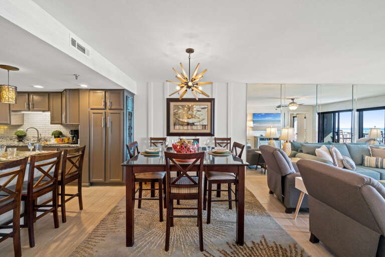 Stunning dining room view - perfect for families and friends!
