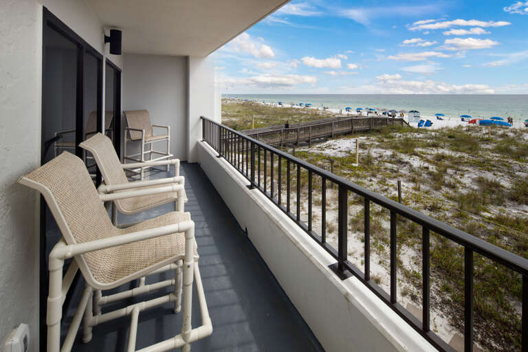 Blue skies & emerald water as far as the eyes can see!