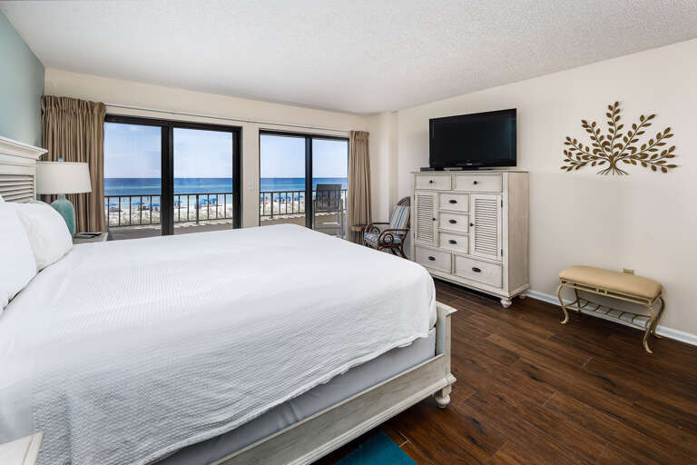 Perfect master bedroom for relaxing.