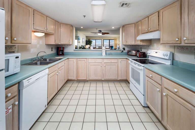 Fully stocked kitchen, great counter space if you are preparing meals for a larger family! Fully stocked kitchen, great counter space if you are preparing meals for a larger family!