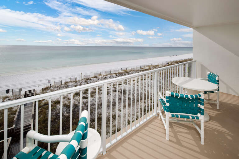 Spacious balcony for the whole family!