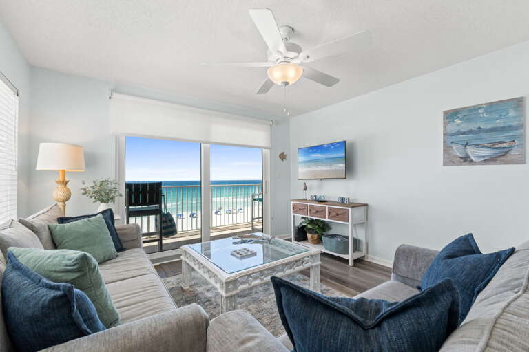 Enjoy this colorful & spacious living room with plenty of seats for everyone!