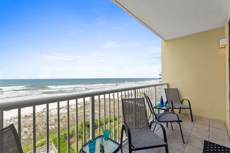 Unobstructed views of the gorgeous emerald waters 