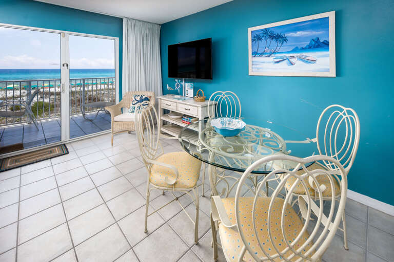 Dining table that seats 4