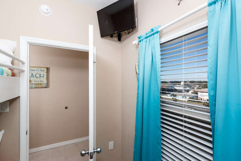 Flat Screen tv in the bunk room allows your smallest guest to enjoy their favorite toons