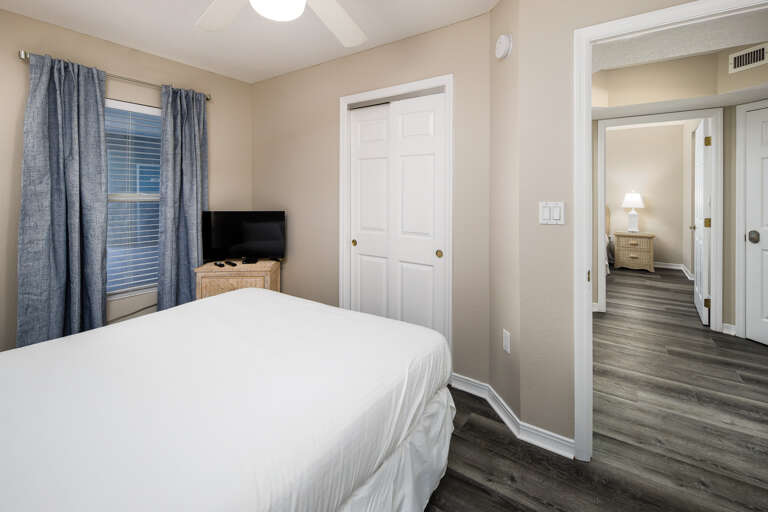 A TV in the corner for your viewing pleasure! A TV in the corner for your viewing pleasure!