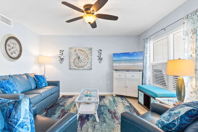 Comfy, spacious area to take in the Gulf views or watch TV