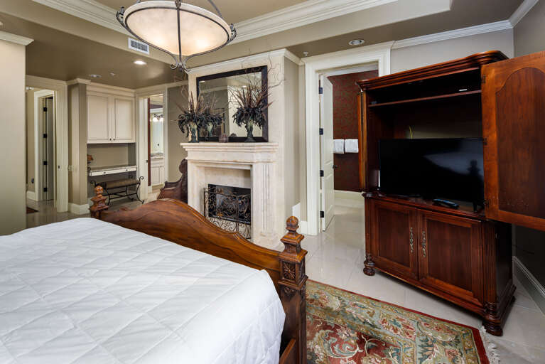 Double en suite bathrooms for the master with jacuzzi tub in one and roomy stand up shower in other