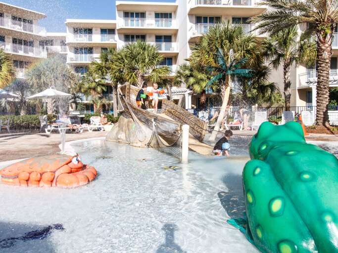 Shallow waters and fun obstacles for the kiddos!