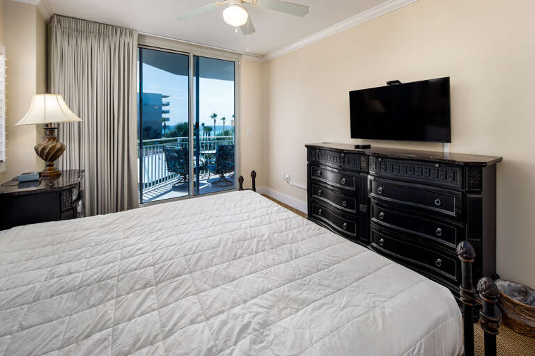 Has your own private balcony access!