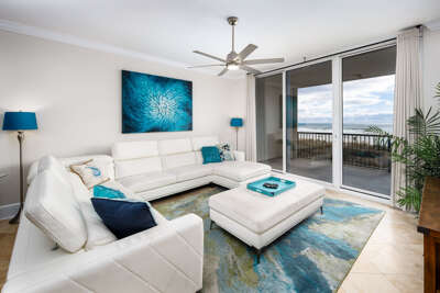 Gorgeous living with enough seating for everyone!! 