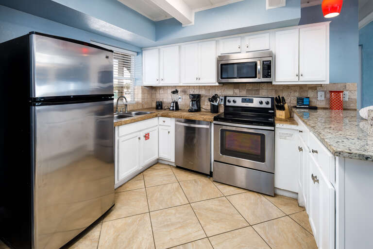Full service kitchen with stainless steel appliances 