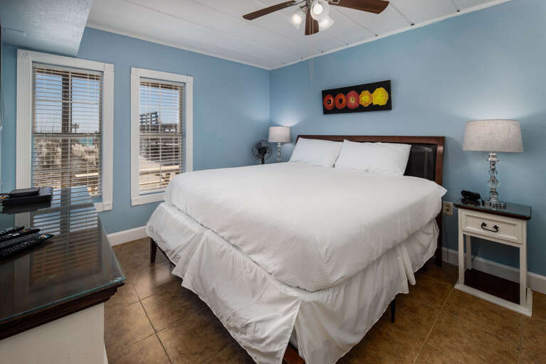 Wake up to the sounds of the Gulf water!