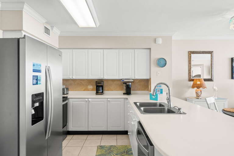 Notice the kitchen has excellent lighting & lots of space to maneuver in.  Cooking has never been so easy! 