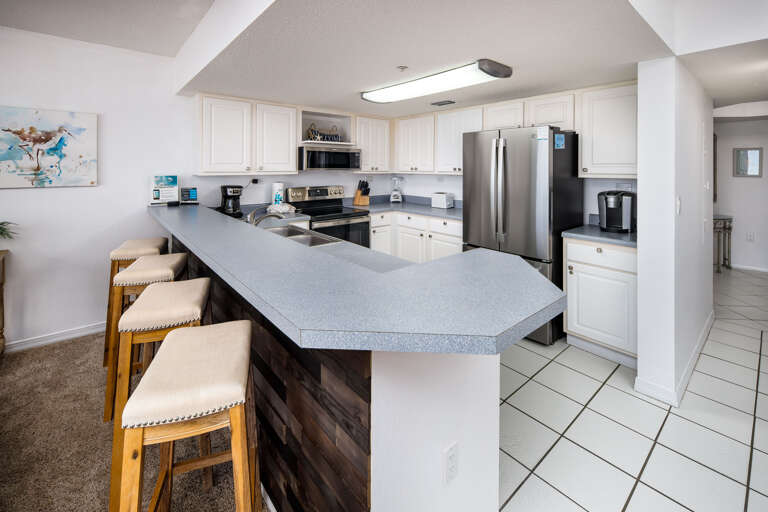 Additional sitting at the breakfast bar. How about a quick snack? Additional sitting at the breakfast bar. How about a quick snack?