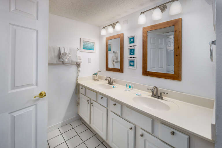 Double vanities and plenty of room for all the necessities Double vanities and plenty of room for all the necessities