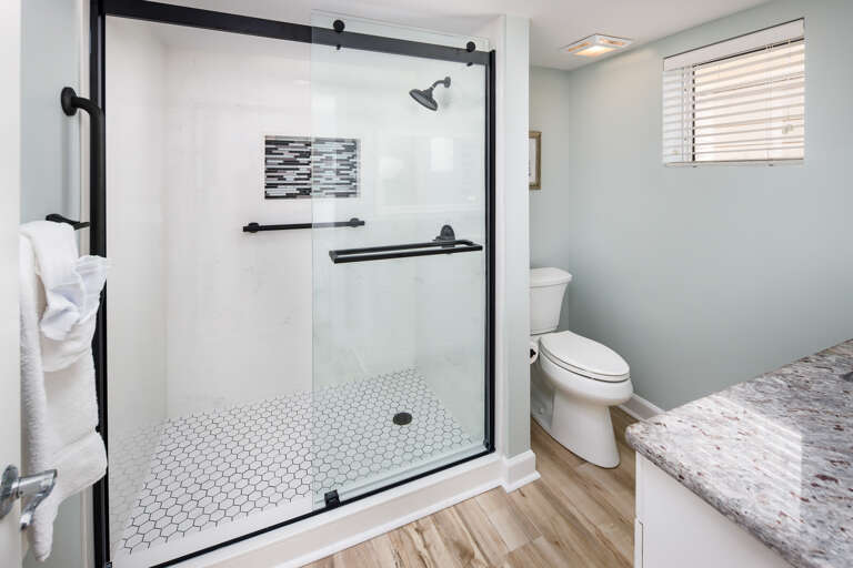 Beautifully renovated walk in shower! Beautifully renovated walk in shower!